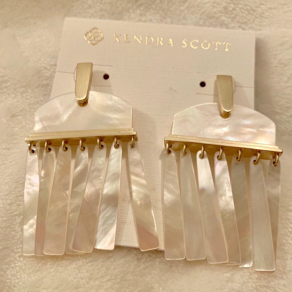 Kendra Scott Ivory mother of pearl earrings